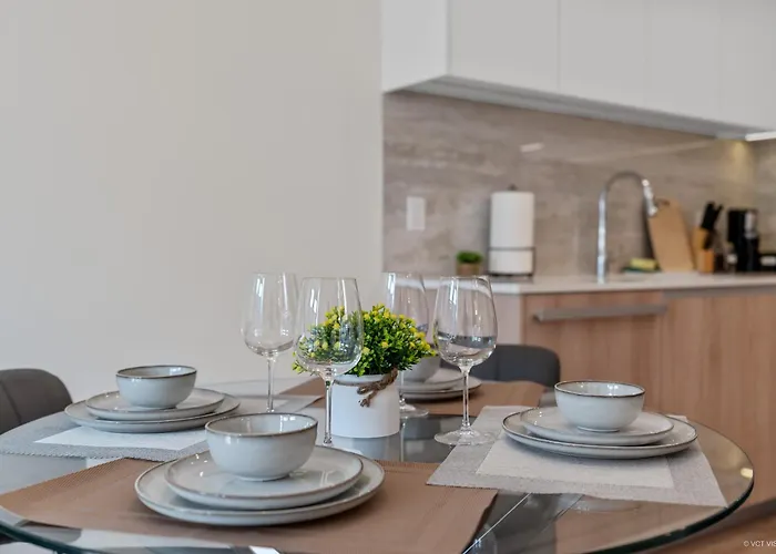 Richmond City Center Brand New 1 Bedroom 4 Guests Apartment