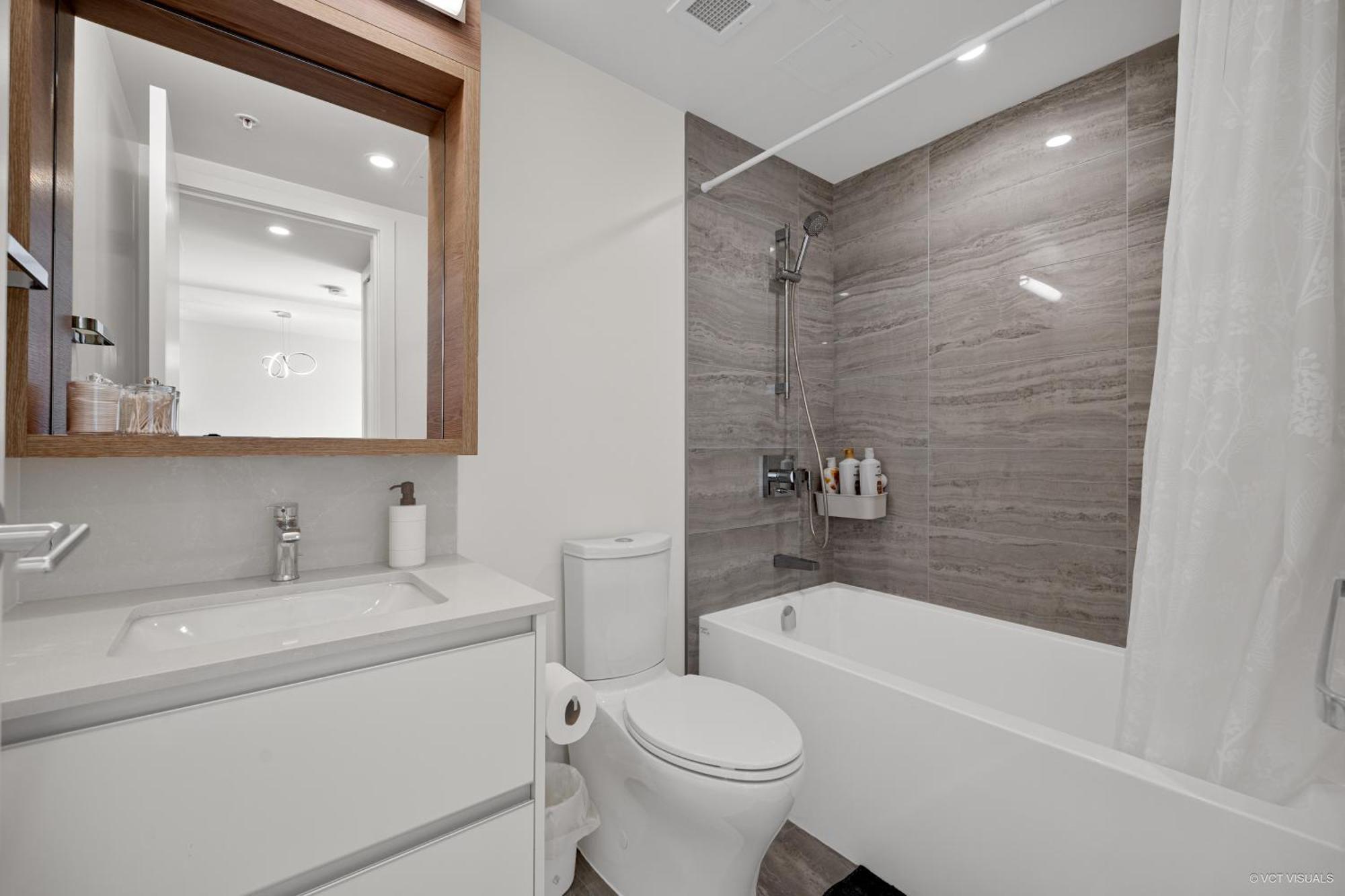 Center Brand New 1 Bedroom 4 Guests Apartment *